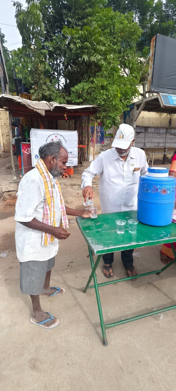 Smile With Shine team on the ground at the June 30 Tuesday breakfast drive in Hyderabad