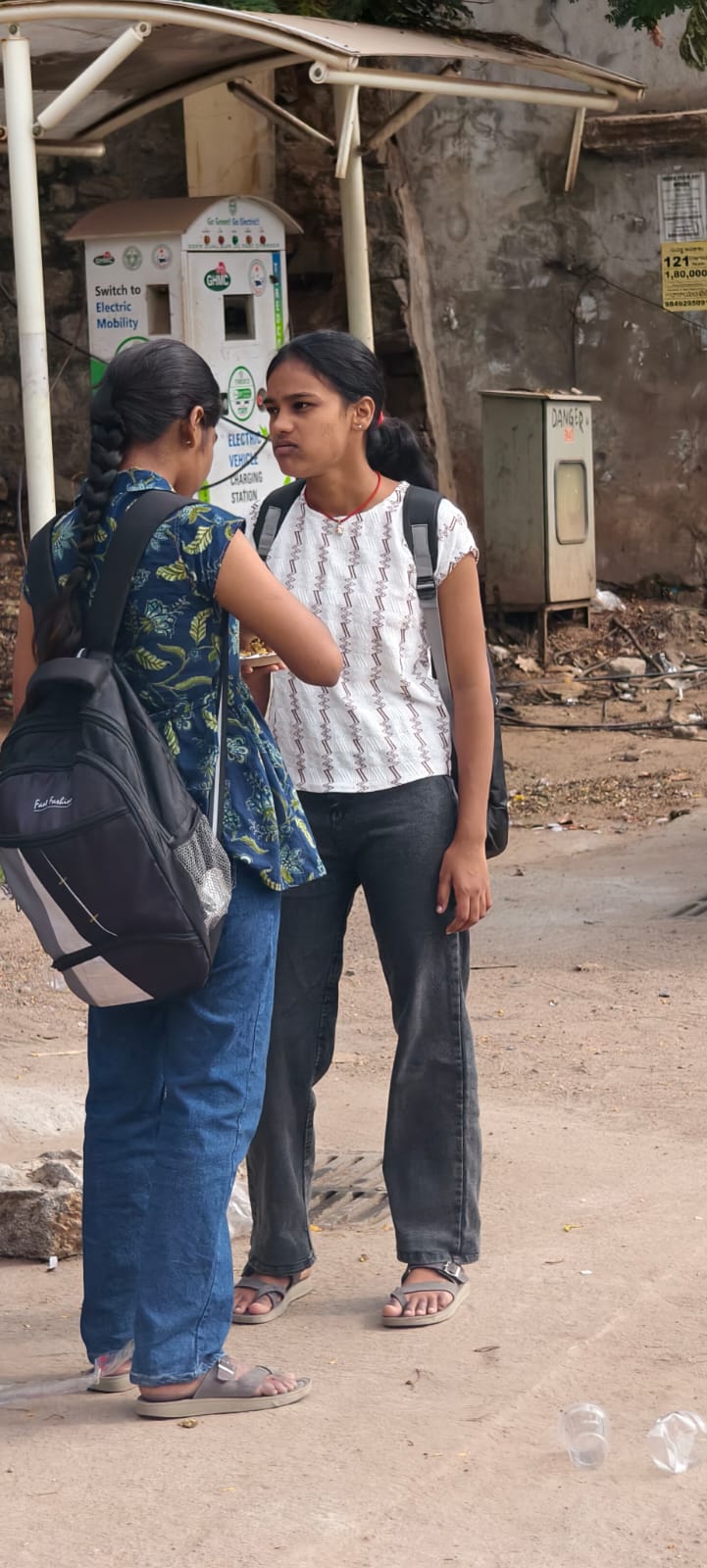 A quiet gathering, not a queue — the June 30 breakfast drive on a Hyderabad roadside